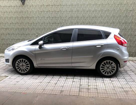 FORD FIESTA 1.6 TITANIUM PLUS HATCH 16V FLEX 4P POWERSHIFT FORD FIESTA 1.6 TITANIUM PLUS HATCH 16V FLEX 4P POWERSHIFT